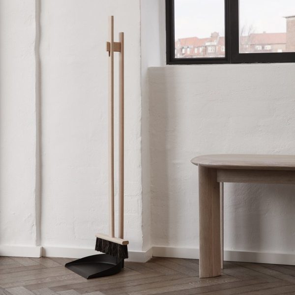 icon broom