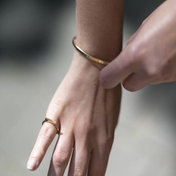 Smalle gehamerde bangle  - armband