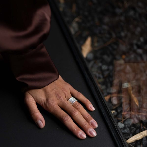 Zilveren ring met textuur - ring - Afbeelding 2
