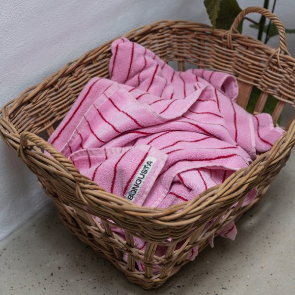 Naram towel 50x80cm - handdoek - baby pink/ski patrol red - Afbeelding 2