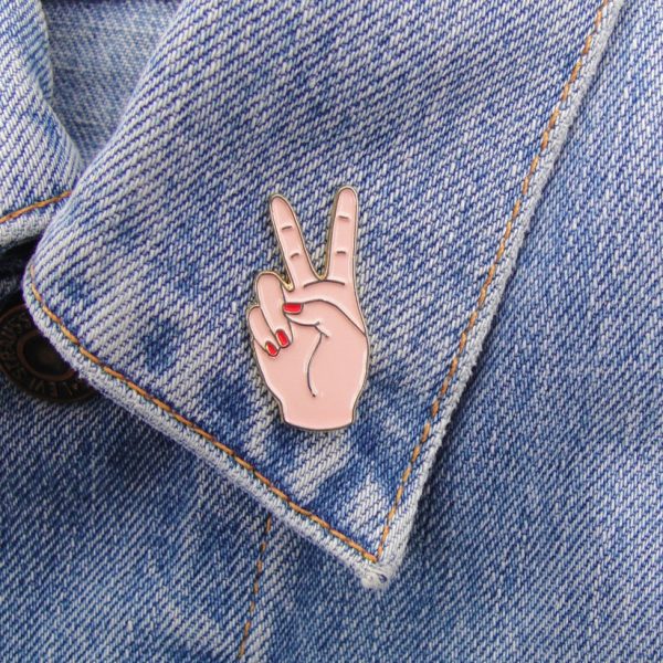 Peace out - pin
