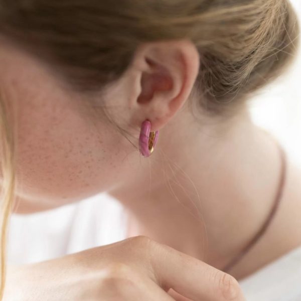 Creolen met emaille – oorbellen – fel roze