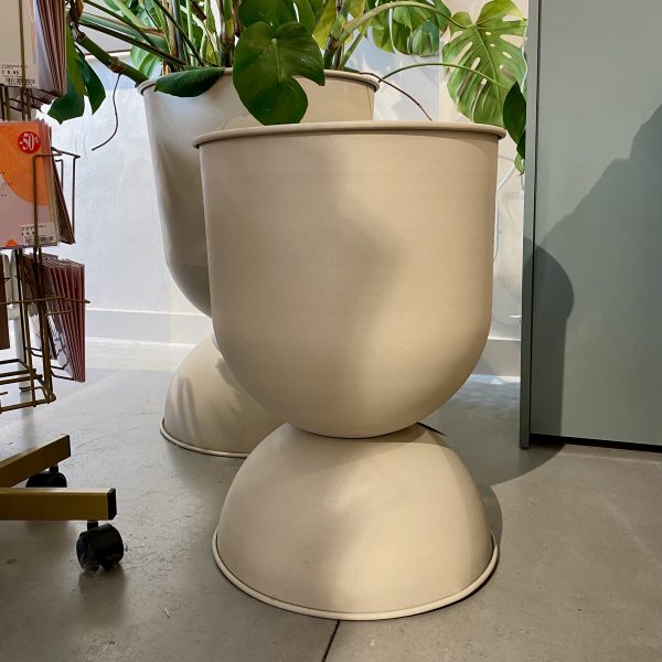 Hourglass pot medium - bloempot - cashmere