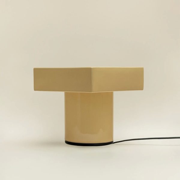 Display table lamp – tafellamp – butter yellow